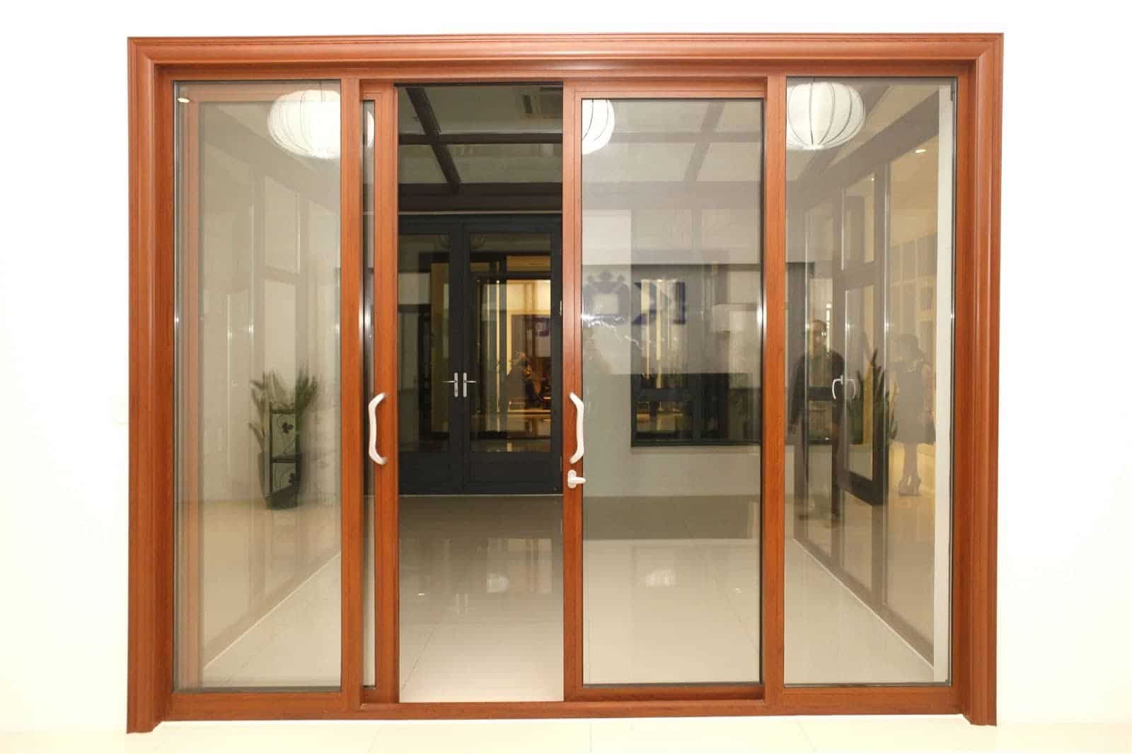 Mẫu cửa kính cường lực phòng khách hiện đại nhất 2020 cho nhà mới của bạn Mẫu Cửa Kính Cường Lực Phòng Khách Hiện Đại Nhất 2020 Cho Nhà Mới Của Bạn