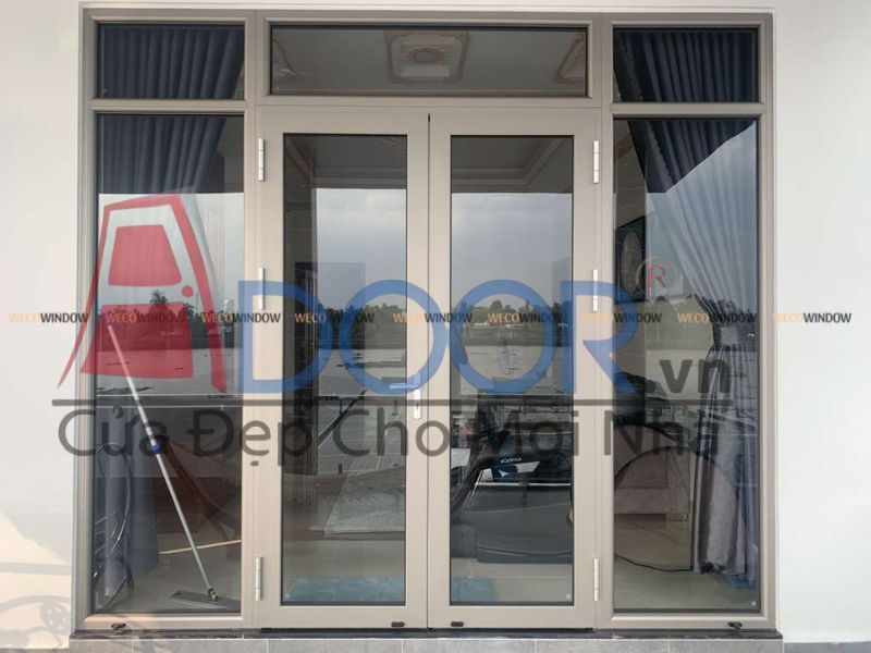 Mẫu Cửa đi mở quay nhôm maxpro