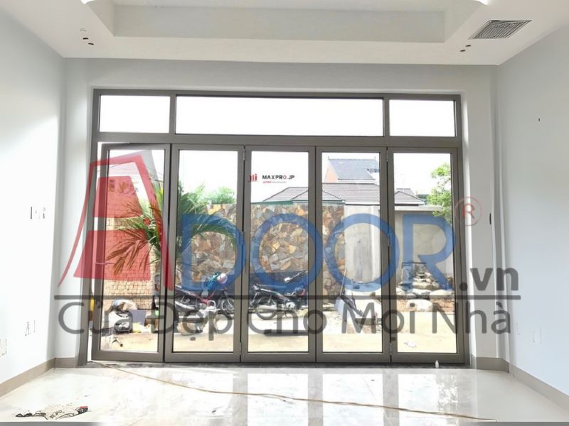 Mẫu cửa đi xếp trượt nhôm maxpro