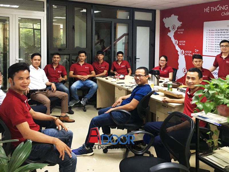 Văn phòng làm việc với đội ngũ nhân viên chuyên nghiệp