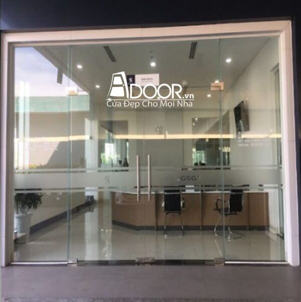 Mẫu cửa kính cường lực mở quay Adoor