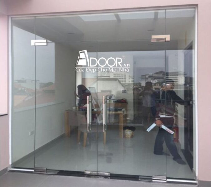 Mẫu cửa kính cường lực mở quay Adoor