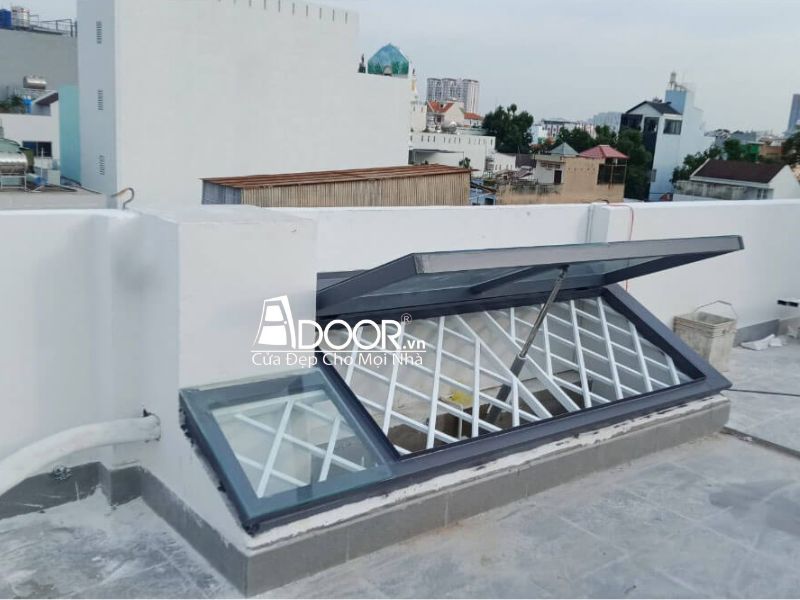 Mẫu giếng trời tự động mở lật Adoor