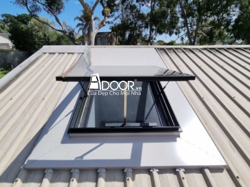Mẫu giếng trời tự động mở lật Adoor